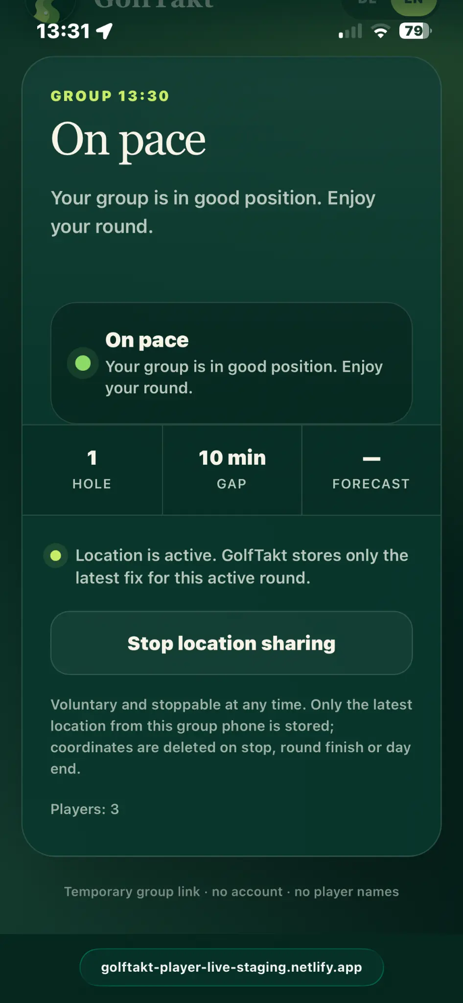 GolfTakt player view in English with active location, hole, gap and current pace status